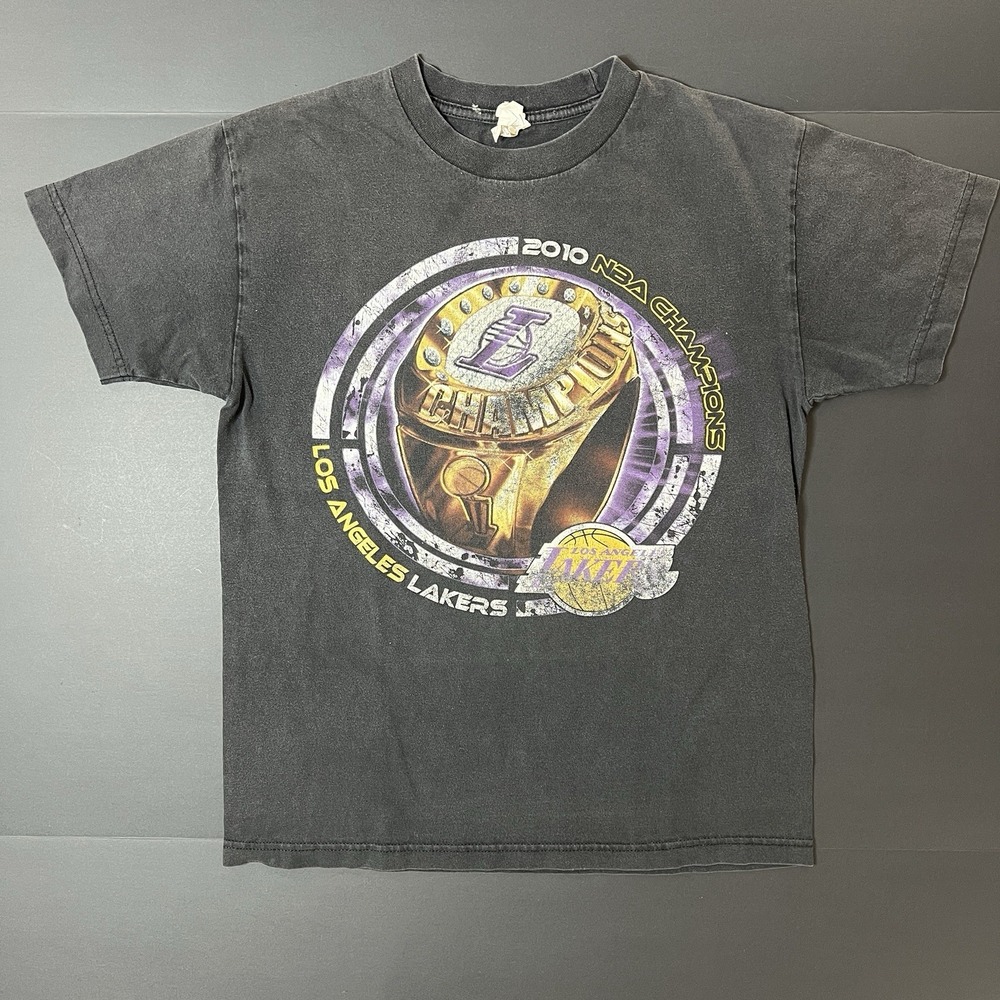 Los Angeles LA Lakers 2010 NBA Champions Ring Roster TShirt Mens M Kobe & Pau